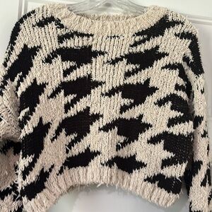 Shaggy short crop sweater size small